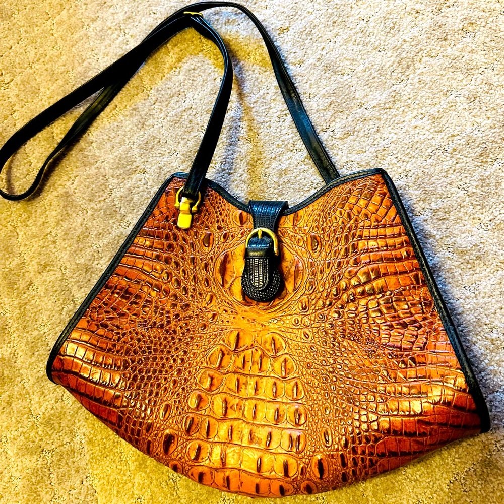 Bar Harbor Classics handmade leather bag. Adjustable strap, snap closure.